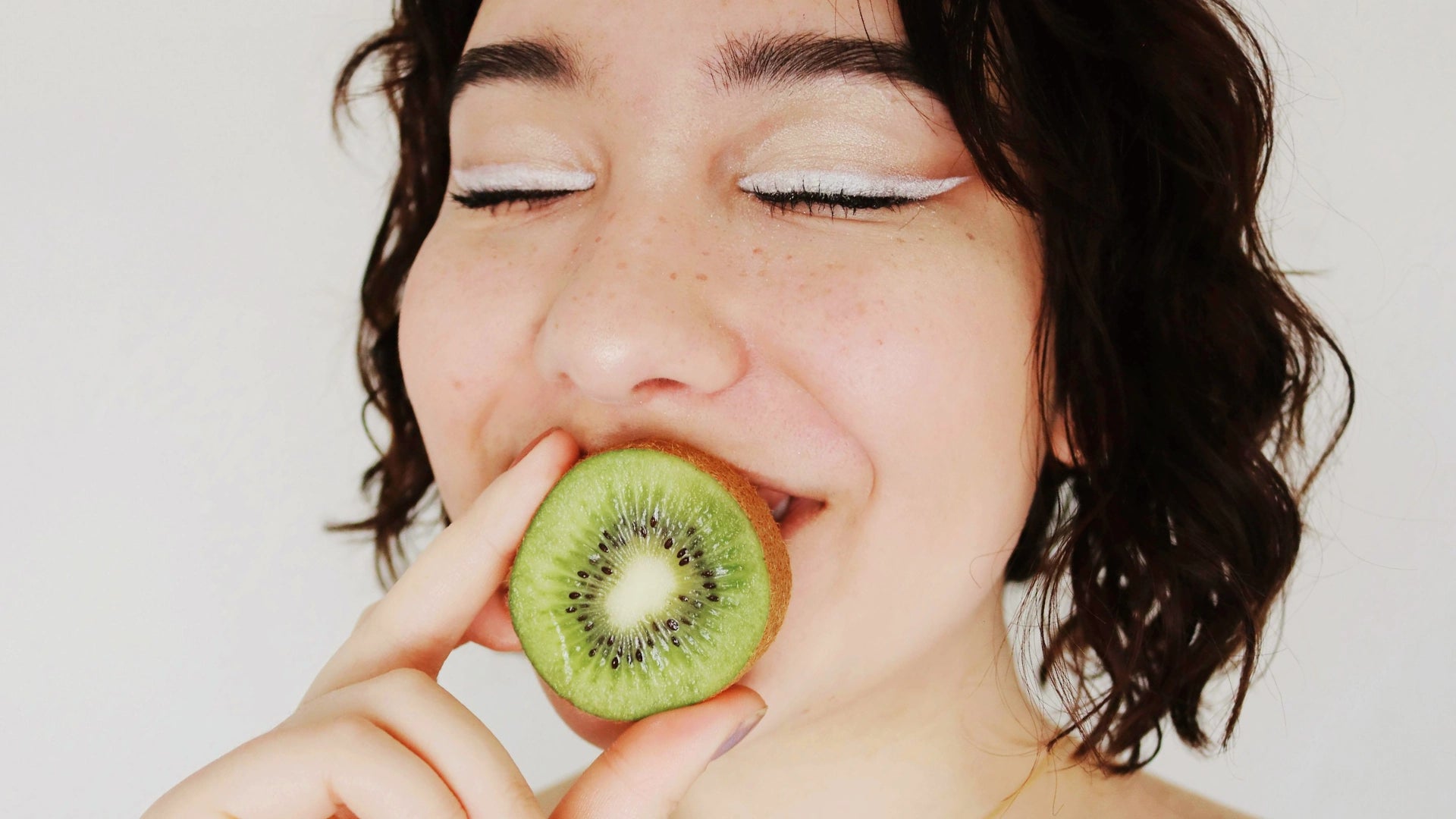 Two surprising kiwi benefits for gut and immune health